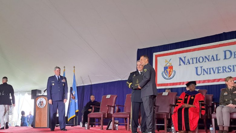 Koloneli Ismajl Brahimi diplomon në Universitetin e Mbrojtjes Kombëtare në SHBA