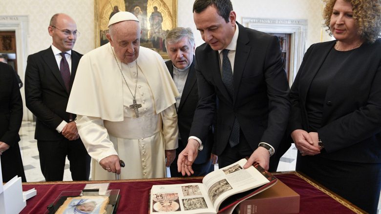 Kryeministri Kurti në takim me Papa Françeskun