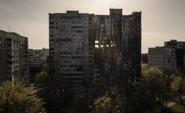 Rusia bombardon edhe Kharkivin, raportohet për tre civilë të vrarë
