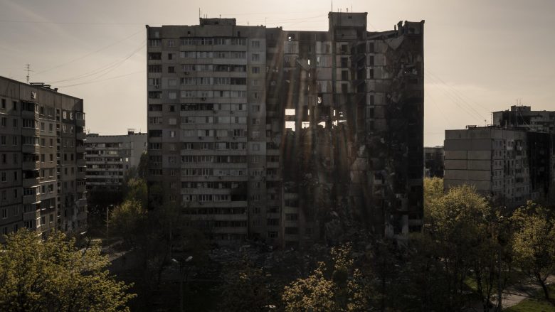 Rusia bombardon edhe Kharkivin, raportohet për tre civilë të vrarë