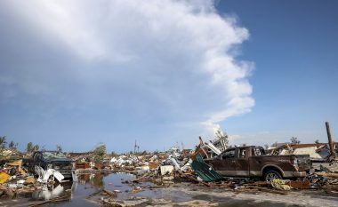 Tornado e fortë në Teksas: Të paktën tre të vdekur, 50 të plagosur dhe 200 shtëpi të shkatërruara