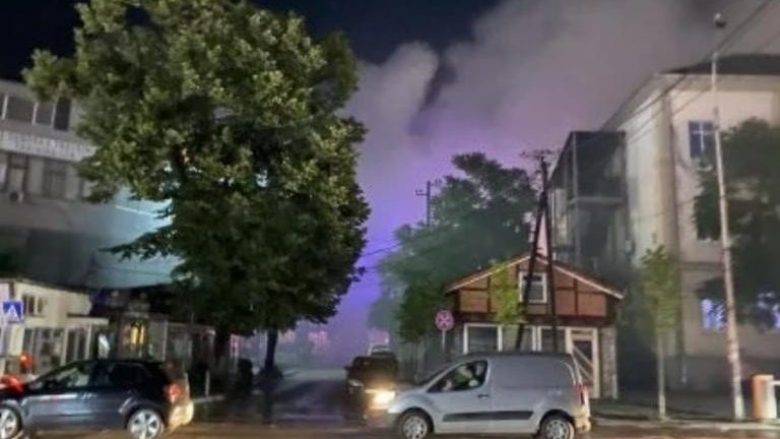 Tregu i Gjelbër në Prishtinë përfshihet nga zjarri