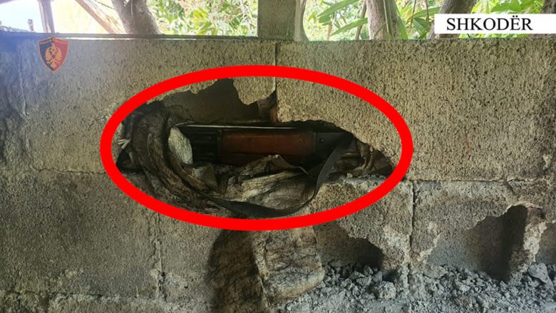 Gjendet automatik në një banesë në Shkodër, dyshohet se është përdorur për krime