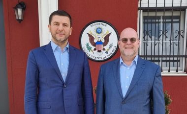 Krasniqi takon ambasadorin Hovenier: Raporti i Kosovës me SHBA-në është i shenjtë