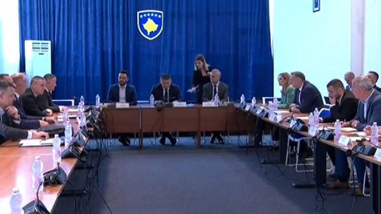 Situata në veri, drejtori Policisë së Kosovës kërkon të raportojë në Komision me dyer të mbyllura