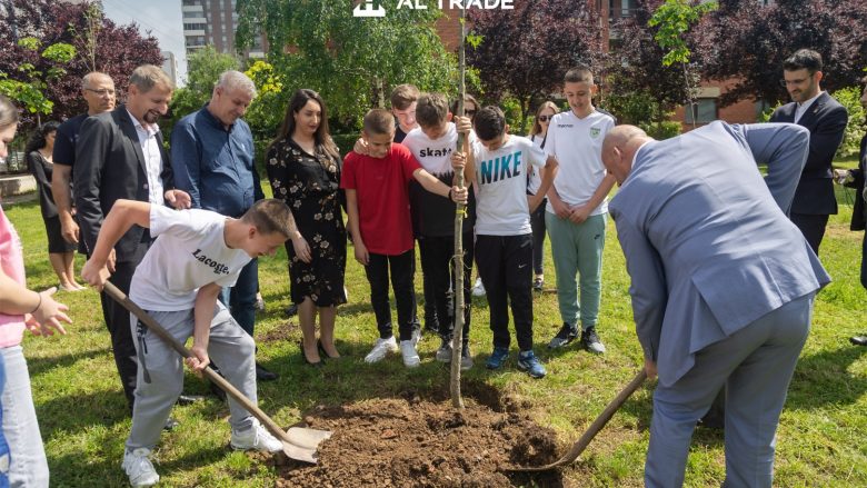Në Ditën Botërore të Mjedisit, AL TRADE mbjell fidanë në qytetin e Drenasit