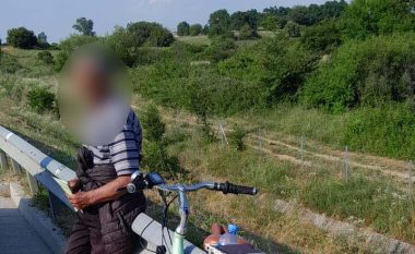 Një person me biçikletë në autostradën “Ibrahim Rugova”, ndërhyn Policia dhe e largon atë