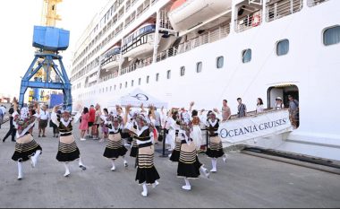 Mbi 600 turistë amerikanë mbërrijnë në Durrës