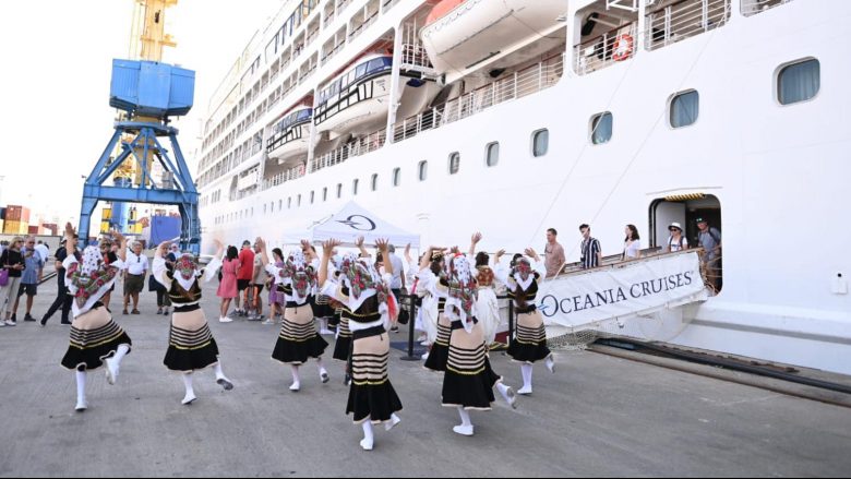 Mbi 600 turistë amerikanë mbërrijnë në Durrës