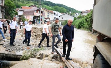 Haradinaj viziton Pejën, fton Qeverinë të ndajë një fond emergjent për familjet e prekura nga vërshimet