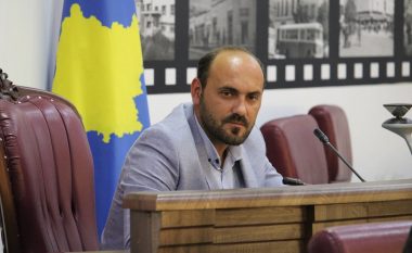 Kuvendi Komunal i Gjilanit e shkarkon kryesuesin Arianit Sadiku