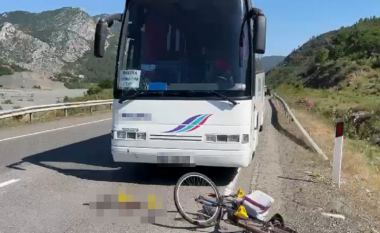 Aksident me vdekje në Rrugën e Kombit, autobusi nga Kosova përplas të moshuarin me biçikletë