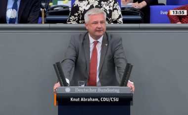 Deputeti gjerman: Masat e BE-së ndaj Kosovës janë gabim, kështu s’ka funksionuar kurrë