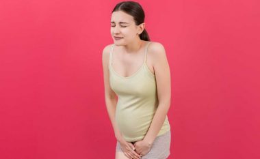 Si mund ta di nëse po rrjedh lëng amniotik ose urinë? Bëjini vetes katër pyetje dhe gjithçka do të jetë e qartë për ju