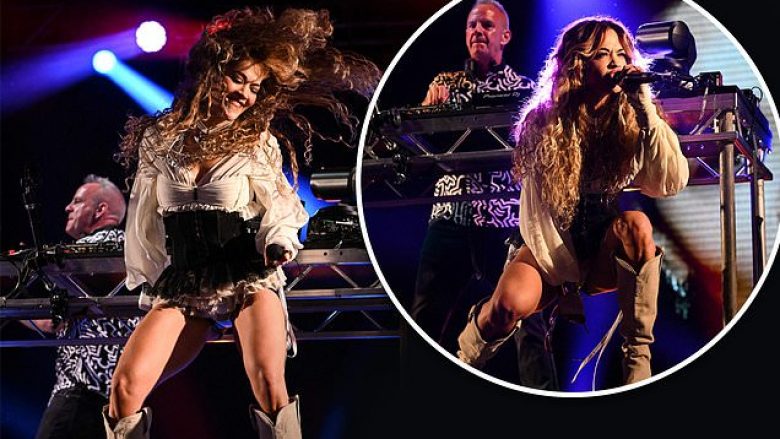 Rita Ora ndez skenën e “Glastonbury” teksa i bashkohet Fatboy Slim për të performuar “Praising You”