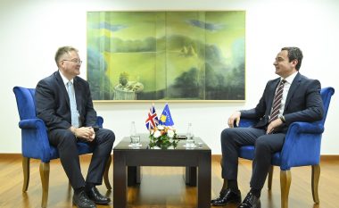 Situata në veri, Kurti takon ambasadorin britanik: Sundimi i ligjit duhet të jetë parimi bazë për të ecur përpara
