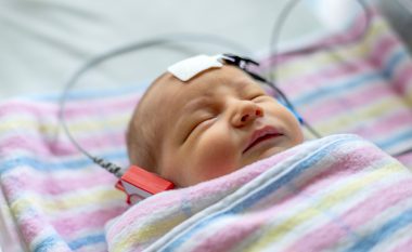 Një test dëgjimi mund të zbulojë autizmin te foshnjat