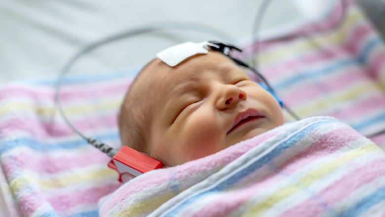 Një test dëgjimi mund të zbulojë autizmin te foshnjat
