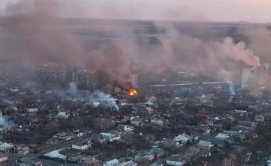 Trupat ukrainase sulmojnë Bakhmutin