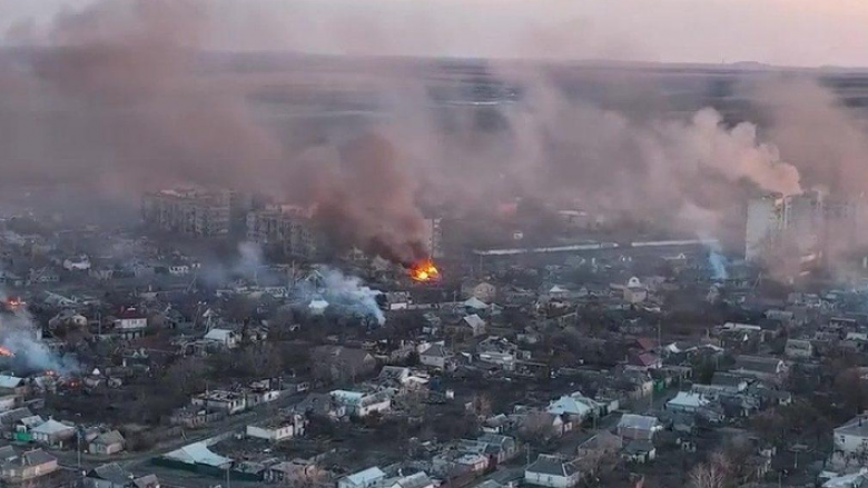 Trupat ukrainase sulmojnë Bakhmutin