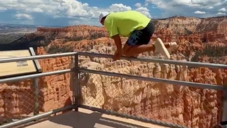 Bëri shaka se do të kërcente mbi barrierat e kanionit Bryce në Utah, burri rrëshqet dhe gati bie brenda humnerës