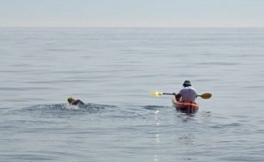 Me not nga Otranto në Vlorë, Eva Buzo ndërpret sfidën 10 milje larg Karaburunit për shkak të problemeve shëndetësore