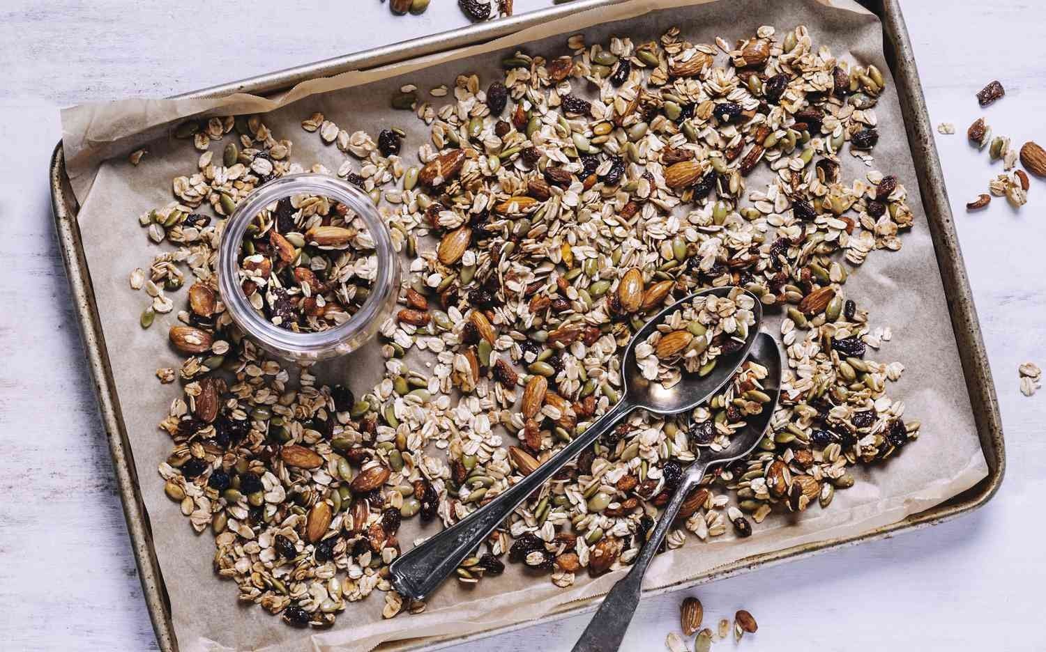 How to make granola Homemade crunchy muesli that's healthier than