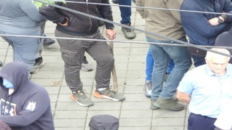 Dosja e Prokurorisë: I arrestuari për sulm ndaj pjesëtarëve të KFOR-it në Zveçan me ‘stupc’ në dorë