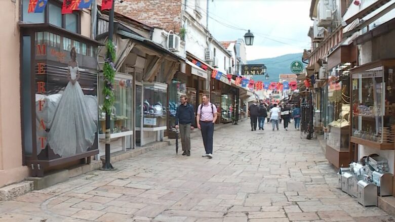 Maqedoni: Qytetarët ankohen për krizë, pagat s’mjaftojnë për pushime