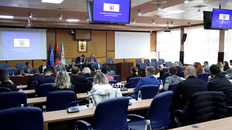 MAPL-ja i shpall të pavlefshme vendimet e pozitës për ndërmarrjet publike në Prishtinë