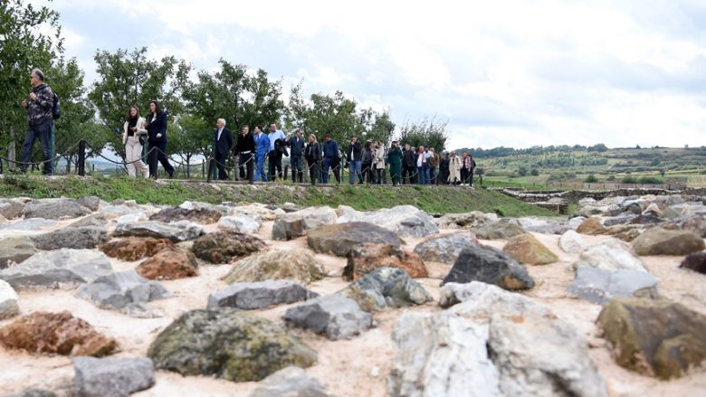 Ministria e Industrisë me njoftim për agjencitë organizatore të udhëtimit dhe udhërrëfyesit turistikë