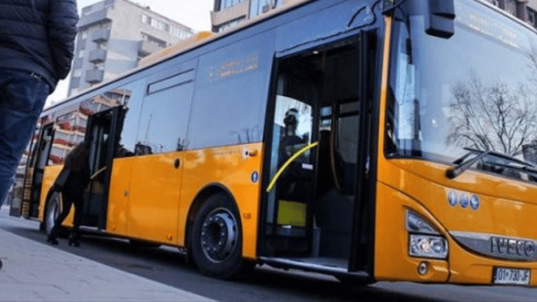 E harroi në autobusin e Trafikut Urban, çanta me 13 mijë euro i kthehet udhëtares