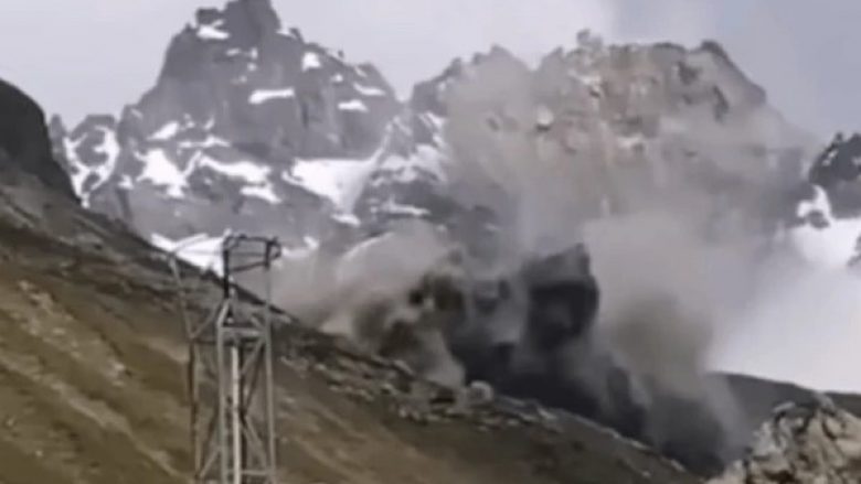 Shembja e një maje mali në Austri shkakton rënien e më shumë se 100 mijë metra kub shkëmbinj në luginën poshtë – dhe rrëshqitje dheu