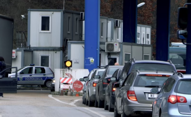 Qarkullimi i veturave nga Serbia për në Kosovë vazhdon me kontrolle të shtuara