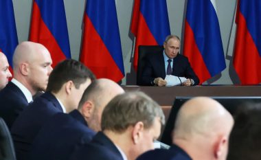 Ish-këshilltari i Putinit pranon se 'ka krizë' në qeverinë ruse