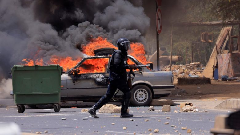 Të paktën nëntë të vdekur pas protestave që tronditën Senegalin ndërsa lideri i opozitës u dënua me burg