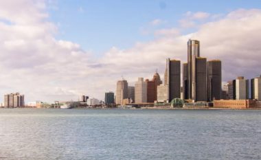 Detroit do të furnizojë 100% të ndërtesave komunale me energji diellore