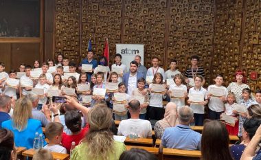 Instituti ATOMI certifikoi dhe shpërbleu më të suksesshmit e Garës Ndërkombëtare të Matematikës Kangaroo 2023 në Kosovë Math Kangaroo Contest – Kosovo 
