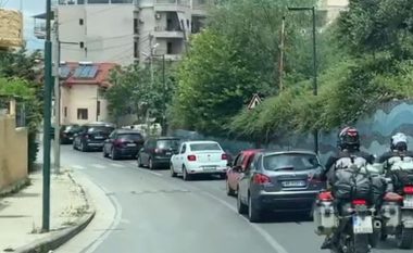Moti i paqendrueshëm largon pushuesit nga plazhet e Vlorës, shtohet trafiku i rënduar