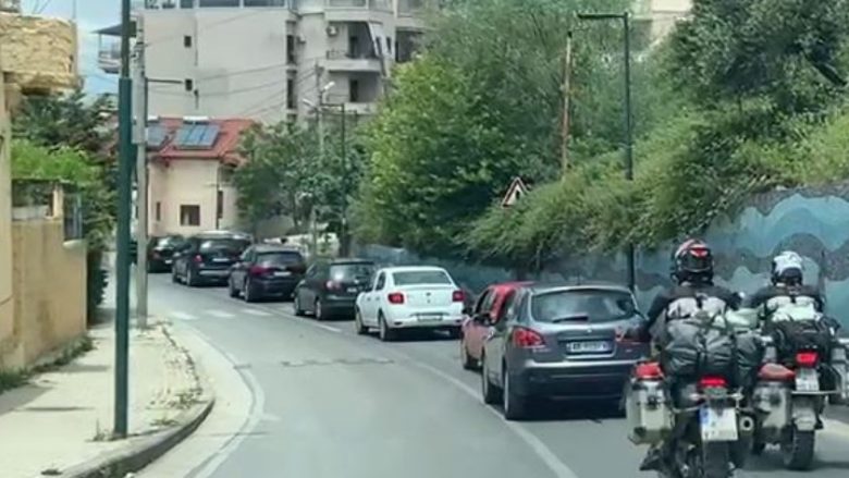 Moti i paqendrueshëm largon pushuesit nga plazhet e Vlorës, shtohet trafiku i rënduar