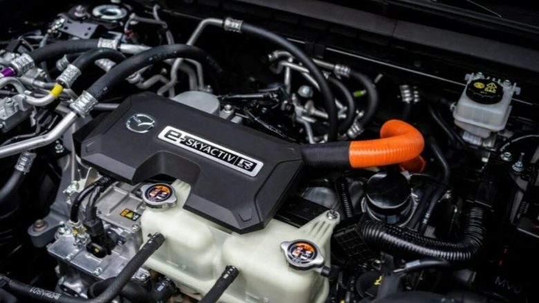 Mazda po e rikthen motorin “e pazakonshëm” të benzinës