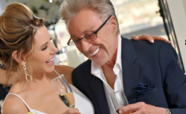 Frankie Valli martohet me partneren 29 vjet më të re në një ceremoni në Las Vegas