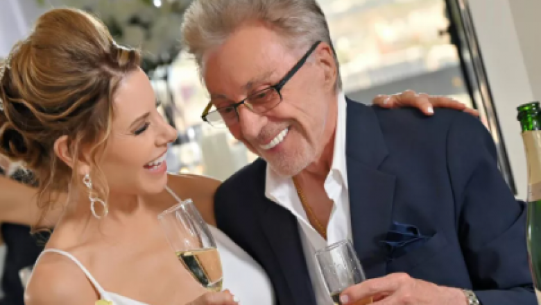 Frankie Valli martohet me partneren 29 vjet më të re në një ceremoni në Las Vegas