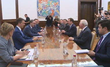 Vuçiq bisedon me senatorët amerikanë për situatën në veri të Kosovës