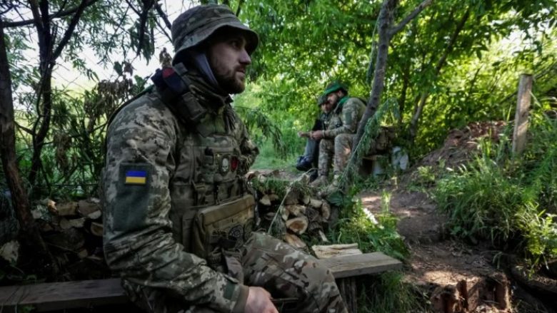 Ukraina mund të ketë ndërprerë përkohësisht kundërofensivën ndaj rusëve për të rivlerësuar taktikat e tyre për operacionet e ardhshme