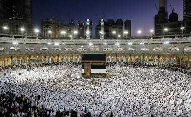 Cilat janë gjërat që bëjnë myslimanët gjatë pelegrinazhit të Haxhit?