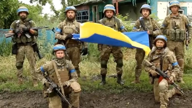 Ukraina thotë se ka rimarrë një fshat të katërt – flitet edhe për të pestin – si pjesë e kundërofensivës kundër forcave ruse