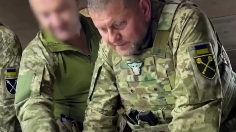 Komandanti i lartë i Ukrainës merr vëmendjen me një distinktiv të personazhit të Star Wars në uniformën e tij