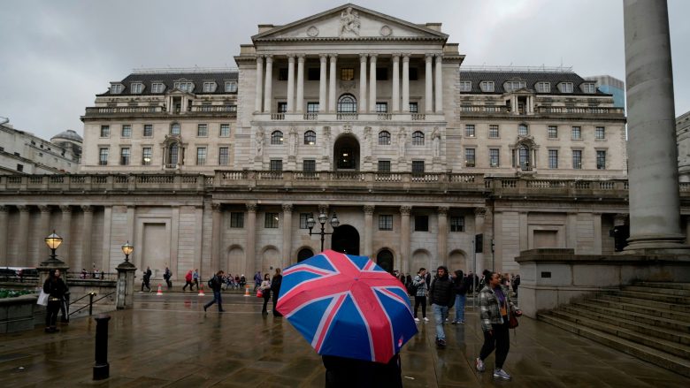 Banka e Anglisë rrit normat e interesit – niveli më i lartë në 15 vjet