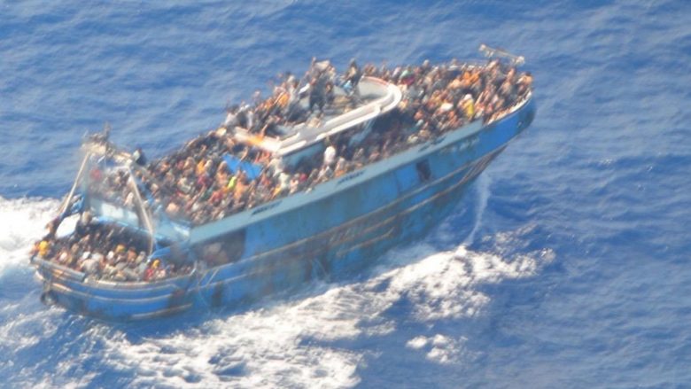 Emigrantët do kalonin edhe përmes Maqedonisë, komisionerja e BE: Mbytja e anijes mund të jetë ‘tragjedia më e keqe’ në detin Mesdhe